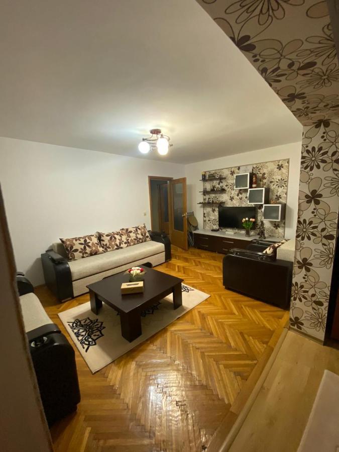 Friend'S House Apartment Pitesti Luaran gambar